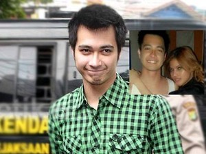Cita Citata Hanya Teman, Eza Gionino Mesra dengan Cewek Seksi