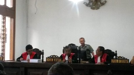 Ups, Palu Hakim Copot Saat Buka Sidang PK Dada Rosada