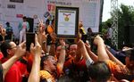 Pengguna Chevy Bentuk Formasi Logo Mobil Terbesar