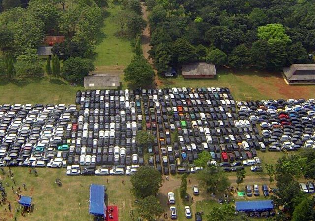 Pengguna Chevy Bentuk Formasi Logo Mobil Terbesar