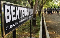 Setelah menempuh 7 jam perjalanan dari Cirebon, Jawa Barat, rombongan Datsun Risers Expedition (DRE) tiba di Kabupaten Cilacap, Jawa Tengah. Para risers (penjelajah) singgah ke Benteng Pendem, lokasi peninggalan zaman penjajahan Belanda.