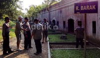 Benteng Pendem merupakan benteng pertahanan yang dibangun pada tahun 1861-1879 oleh Belanda lewat tangan pribumi.