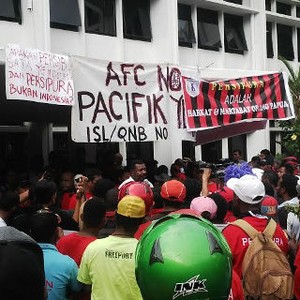 Laga Piala AFC Batal, Suporter Persipura Berunjuk Rasa