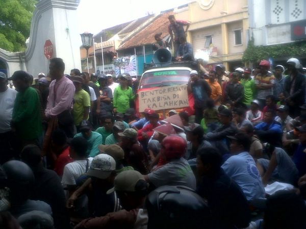 Tolak Dirazia, Ratusan Pengemudi Becak Motor di Yogya 