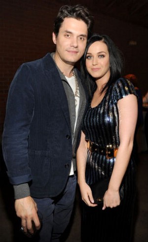Resmi Balikan, Katy Perry dan John Mayer Kencan Mesra di Disneyland