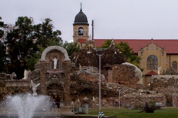 Unik! AS Punya Komplek Gua dari Batu & Kerang