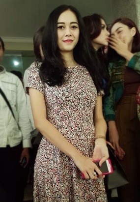 Aura Kasih Puji Glenn Fredly Partner Diskusi yang Enak