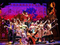 Ciputra Artpreneur bersama dengan Broadway Entertainment Group akan menggelar broadway 'Beauty and The Beast' mulai 26 Mei hingga 7 Juni mendatang. Pool/Noel/detikFoto.