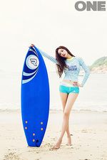Nana 'After School' Pamer Kaki Jenjang nan Mulus di Pantai