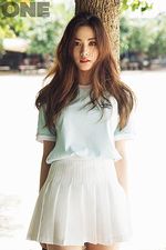 Nana 'After School' Pamer Kaki Jenjang nan Mulus di Pantai