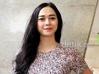 Aura mengatakan, Glenn adalah partner diskusi yang enak. Pool/Palevi S/detikFoto.