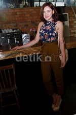 Vicky Shu Lebih Cantik Berambut Panjang atau Pendek?