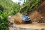 Nissan Navara di Buasnya Rimba Aceh