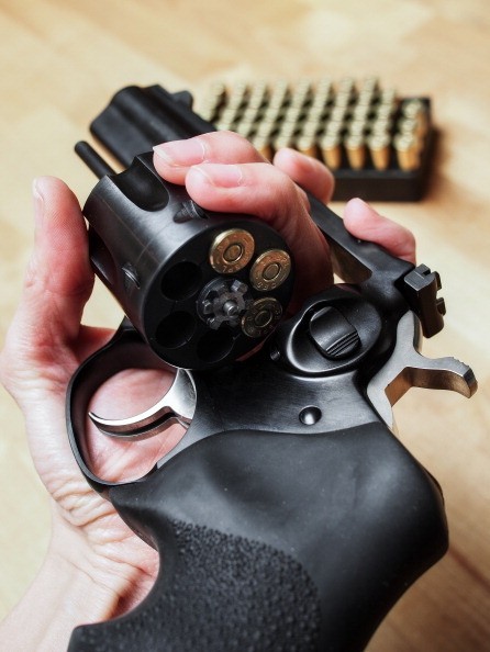 Kisah Ribut-ribut Polisi vs Satpam, Bergumul Hingga Pistol Menyalak