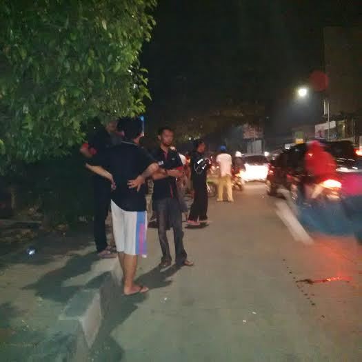 Diduga Mabuk, Pengendara Motor Tabrak Trotoar di Warung Buncit Jaksel