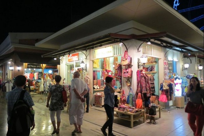 Omzet Turun 15%, Pengusaha Ritel Banting Harga