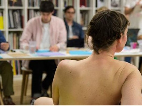 Tanis Taylor Sukarela Jadi Model Lukisan Tanpa Busana