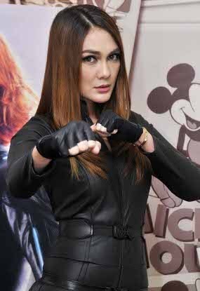 Bisnis Busana Luna Maya Makin Moncer