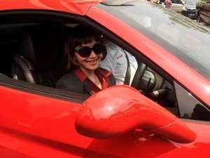 Singgung Syahrini, Ini Klarifikasi Lengkap Roro Soal Ferrari Berpelat Bodong