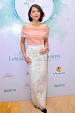 Lala Karmela Anggun Berkalung Mutiara