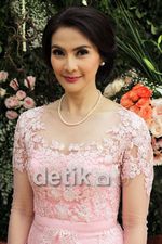 40 Years Old, Maudy Koesnaedi Sangat Cantik Berkebaya