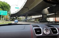 detikOto dan 1 rekan media lain, diberikan kebebasan untuk mengeksplor mobil Porsche Boxster GTS sambil berjalan-jalan di Singapura.