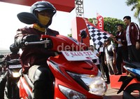 Turing Honda Smart Adventure secara resmi dilepas oleh Marketing Director AHM Margono Tanuwijaya dan Koichi Mizuno, di pelataran area Museum Fatahillah, Jakarta pada kamis 28 Mei 2015. Rombongan touring ini diperkirakan memasuki Lombok pada Minggu, 7 Juni 2015.