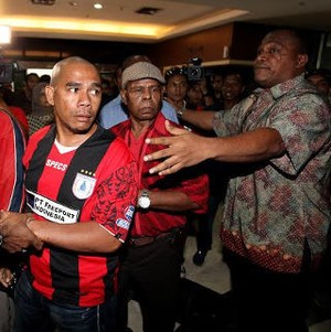 Ditemani Anggota DPRD, Suporter Persipura Datangi Kantor Kemenpora