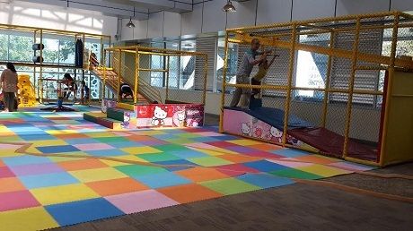 Begini Asyiknya Anak-anak Bermain di Perpustakaan Cikini Begini Asyiknya Anak-anak Bermain di Perpustakaan Cikini