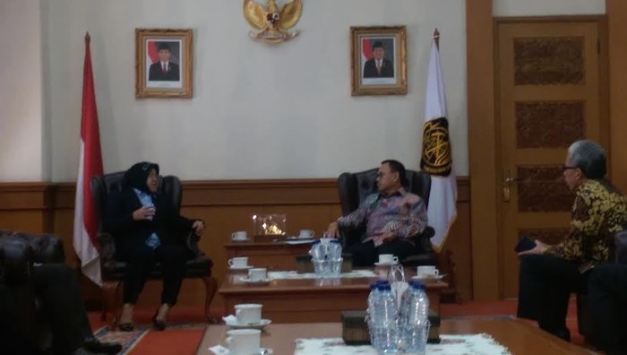 Risma Datangi Kantor Menteri ESDM, Ada Apa?