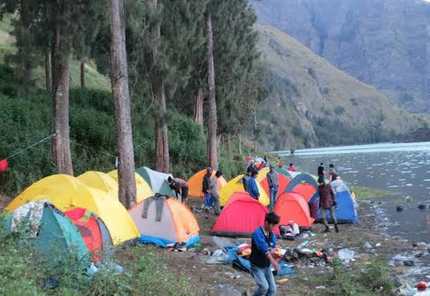 Waduh! Pendaki Rinjani Buang Sampah Tanpa Rasa Bersalah