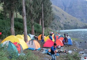 Sampah Paling Banyak di Rinjani: Bungkus Madu Sachet