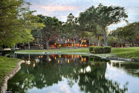 Intip Rumah dan Peternakan Termahal Michael Jackson Rp 1,3 Triliun (1)