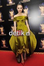 Citra Kirana Lebih Cantik Berhijab atau Tidak?