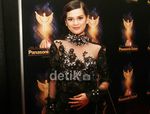 Cut Meyriska, Si Pemilik Wajah Imut Tampil Serba Hitam