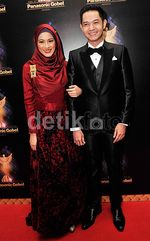Lovely Couple! Alyssa Soebandono dan Dude Harlino Serasi Banget