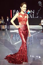 Siapa Lebih Seksi Bergaun Merah Ini, Zaskia 'Gotik', Cinta Laura atau Velove Vexia?