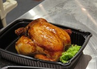 Whole roasted chicken menjadi salah satu incaran para pengunjung. Ayam yang empuk juicy diolesi dengan bumbu butter yang wangi gurih.