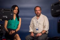     Sementara di tempat lain, seorang seismolog Lawrence (Paul Giamatti) sedang melakukan penelitian dengan timnya untuk memprediksi gempa bumi. Hingga kemudian hal yang ditakutkan Lawrence benar-benar terjadi. (Dok Warner Bros Pictures)