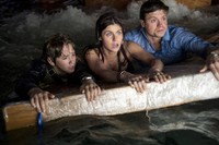     Sanggupkah Ray menyelamatkan putrinya dan berhasil lolos dari gempa dahsyat serta ancaman gelombang tsunami? Temukan jawabannya di film 'San Andreas' di bioskop kesayangan Anda. (Dok Warner Bros Pictures)