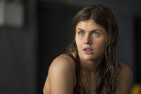 Salah satu scene adegan Alexandra Daddario. (Dok Warner Bros Pictures)