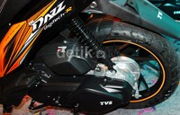 TVS Dazz DFI ini dibekali mesin 110 cc yang mampu memuntahkan tenaga hingga 8,7 hp/7.500 rpm dan torsi maksimum 8,7 Nm pada 5.500 rpm.