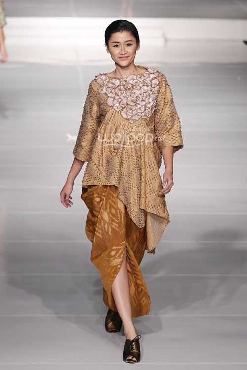 Carmanita Kain Negeri Jakarta Fashion & Food Festival 2015 at Ballroom Harris Hotel. Kelapa Gading. Jakarta. [Foto: Mohammad Abduh/Wolipop]