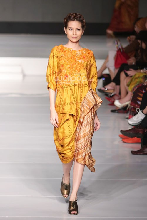 Carmanita Kain Negeri Jakarta Fashion & Food Festival 2015 at Ballroom Harris Hotel. Kelapa Gading. Jakarta. [Foto: Mohammad Abduh/Wolipop]