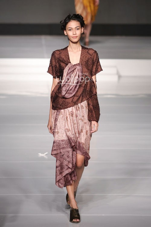 Carmanita Kain Negeri Jakarta Fashion & Food Festival 2015 at Ballroom Harris Hotel. Kelapa Gading. Jakarta. [Foto: Mohammad Abduh/Wolipop]