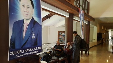 Ketua MPR Harap Perpecahan Golkar Cepat Selesai