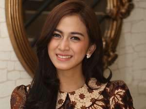 Naik Bajaj Saat Casting, Nina Zatulini Dapat Job Perdana Jadi Model Asuransi
