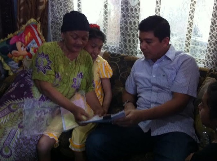 Kontrakannya di Bogor Disambangi Menteri Yuddy, Nenek Nafsah Menangis Haru