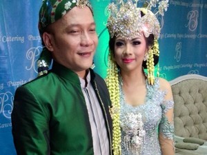 Kata Iwa K Soal Perbedaan Usia 19 Tahun dengan Istri