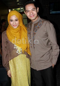 Keduanya juga tak henti tersenyum saat kamera mengabadikan momen tersebut. Pool/Gusmun/detikFoto.
